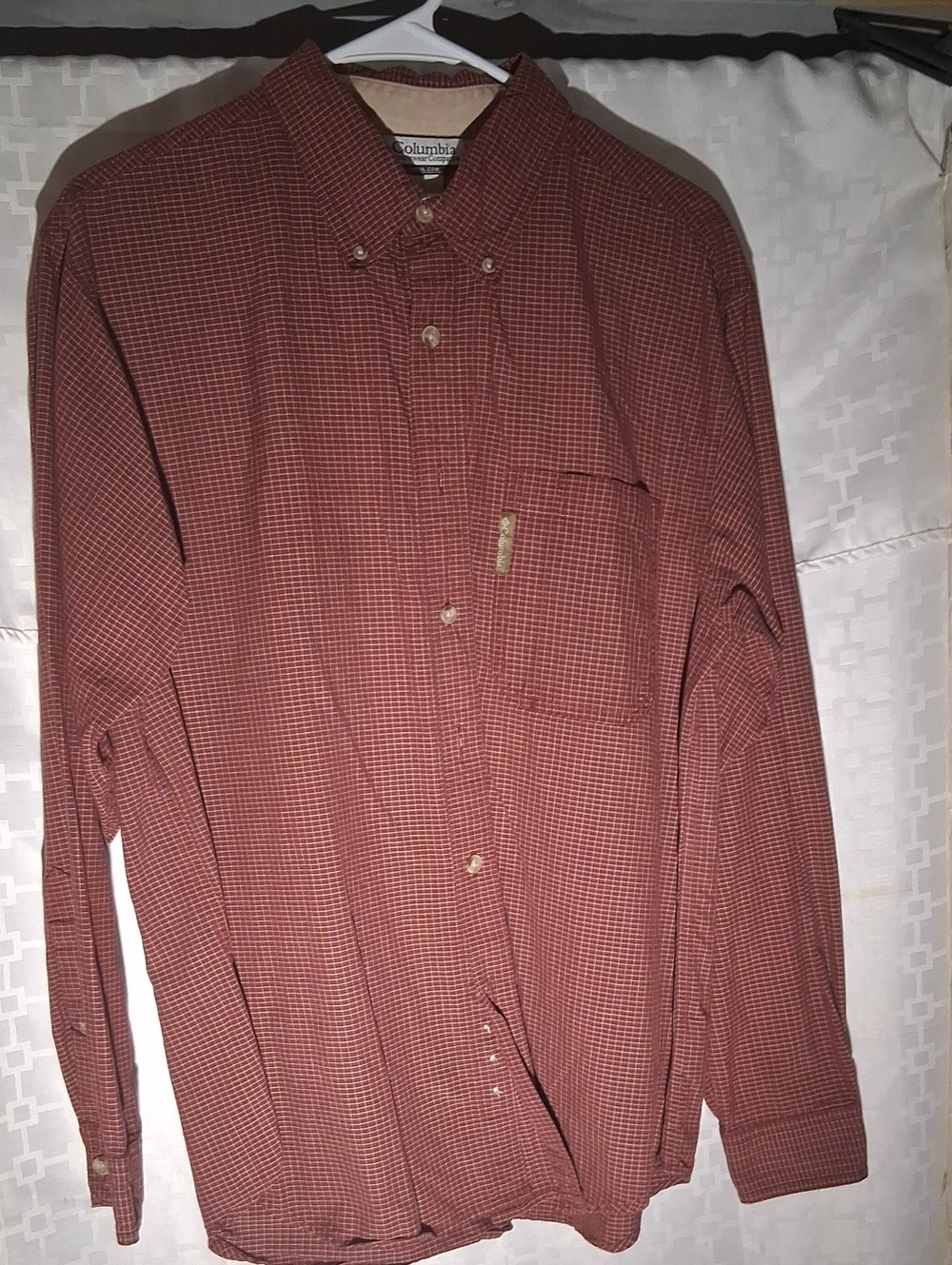 Columbia men long Slv button down sports shirt, maroon/rust red microgingham
